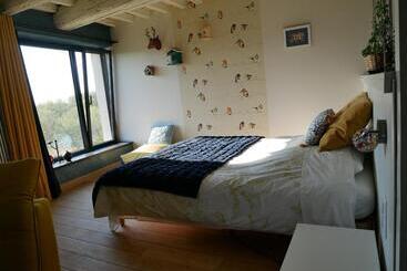 פנסיון Suite De Charme Dans Une Maison Fortifiée Du Xvème Siècle, Entre Nancy Et Metz, Vue Sur La Moselle