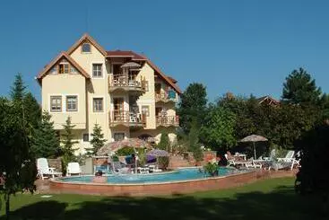 پانسیون Castle House