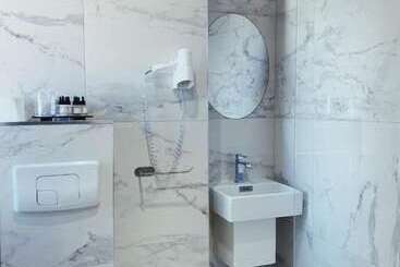 هتل Avaton   1 Min Du Palais   Cannes Centre