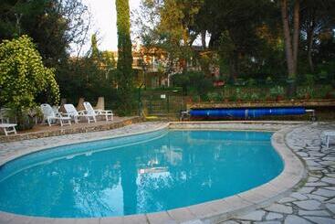 酒店 Les Chambres D Hotes Au Bois Fleuri