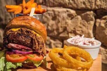 فندق The Old Fourpenny