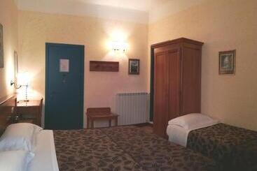 ホテル Garnì Riviera