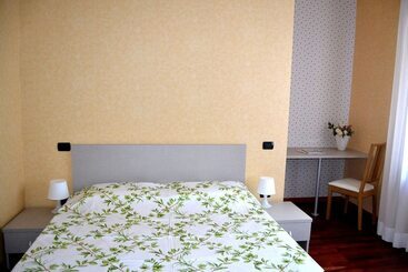 Отель Italia 30