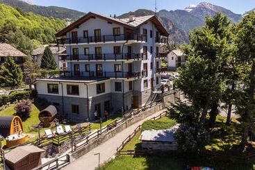 Laghetto Alpine Hotel & Restaurant