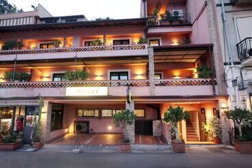 Hotelli Mendolia Beach