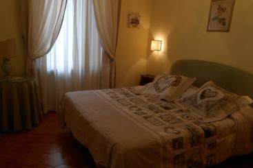 Отель B&b Casale Le Rose