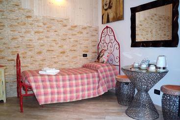 هتل Michela Rooms