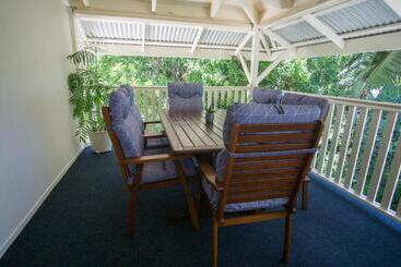 فندق Debbie S Place