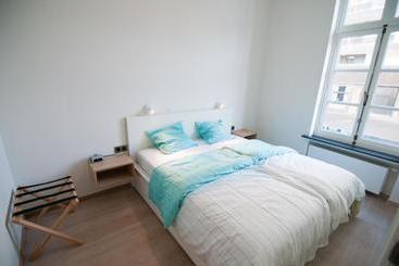 ホテル Your House Apartments