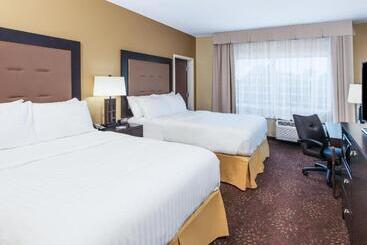 هتل Holiday Inn Express & Suites Sandusky, An Ihg