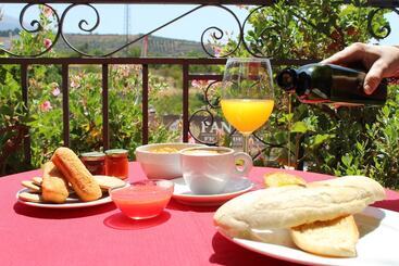ホテル Hostal Y Apartamento Rural Los Naranjos