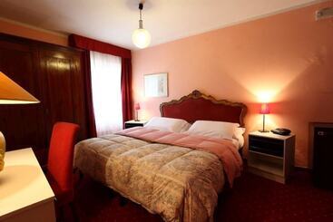 ホテル Nuovo De Cesero