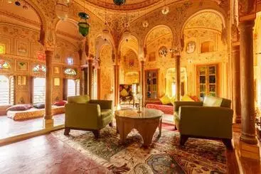 Otel Vivaana