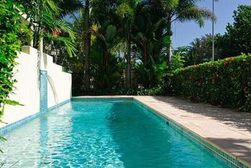 Cairns Beach Holiday Apartment