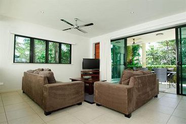 Cairns Beach Holiday Apartment