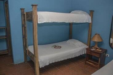 Отель Pelican Beachfront