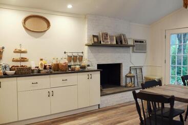 فندق Sandwich Inn And Suites