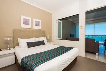 Silvershore Apartments On The Broadwater