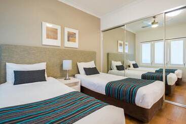 Silvershore Apartments On The Broadwater