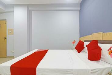 Szálloda O Padmini Near Lakdikapool Metro Station