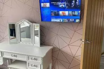 Residència Hide Away House With Hot Tub And Driveway