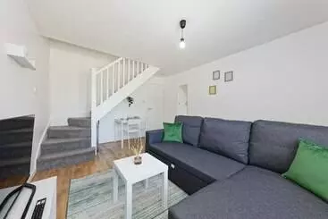 レジデンス Lovely 2 Bed House In Kent   Parking Available