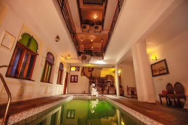 Hotell Devraj Niwas On Lake Pichola