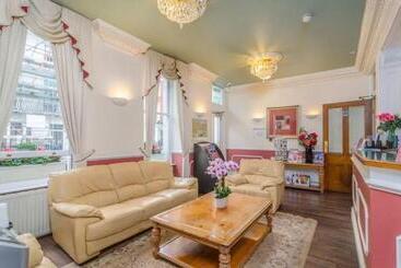 Hyde Park Radnor Hotel B&b