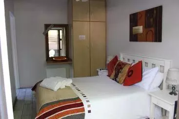پانسیون Bluewater Beachfront Guest House