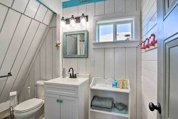 별장 2 Blocks To Surfside Beach: A Frame Home W/ Deck