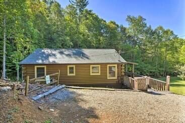 بيت ريفى Smoky Mountain Cozy Cove Cabin: Deck & Fire Pit!