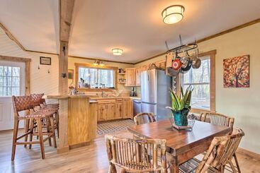 קוטג'' Hendersonville Cabin W/ Hot Tub, Views & Fire Pit!