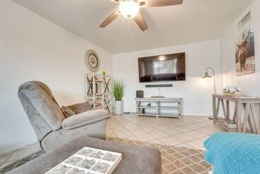 茅舍 Lake Havasu Home W/ Private Patio & Views!