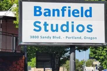 مُتل Banfield Studios