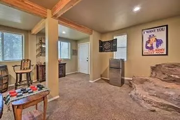 Mökkimajoitus Hot Tub, Game Room: Pet Friendly Pine Cabin!