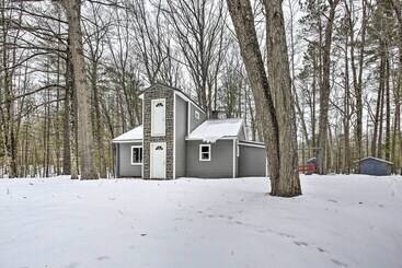 بيت ريفى Remote Michigan Retreat On 10 Acres W/ Grill!