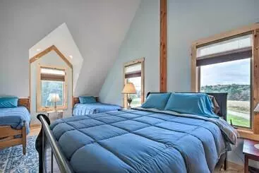 Mökkimajoitus Spacious & Secluded Forksville Home: Fire Pit