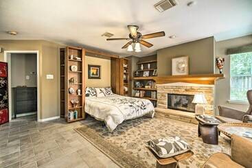 بيت ريفى Spacious Woodlands Home: Pool & Outdoor Oasis