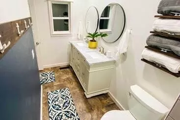 Mökkimajoitus Beaver Lake Getaway W/ 2 Decks, Grill, & Views!