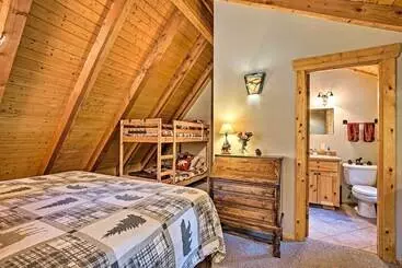 Mökkimajoitus Cle Elum Mountain Cabin W/ Hot Tub & Trails!