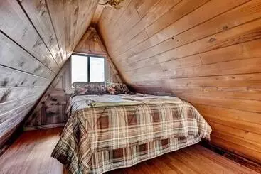 Mökkimajoitus Secluded & Cozy Antimony Cabin W/ Fire Pit