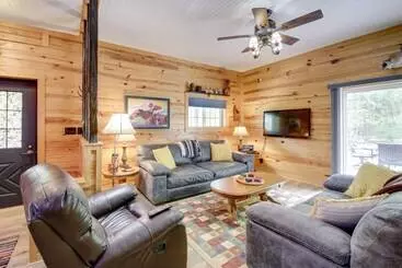 コテージ French Lick Cabin W/ Covered Porch & Gas Grill!