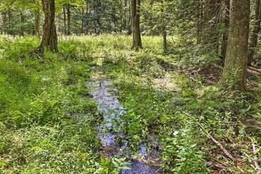 קוטג'' Modern Catskills Escape On 25 Acres W/ Deck!