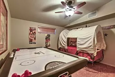 コテージ Mountain Cabin Retreat W/ Game Room, Patio & Views