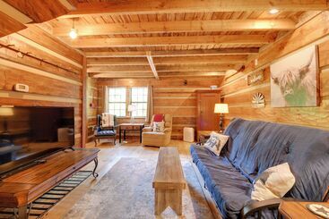 بيت ريفى Relaxing Cosby Cabin W/ Fire Pit & Covered Porch!