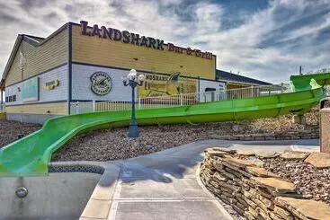 Mökkimajoitus Margaritaville Oasis W/ Hot Tub: Boat & Golf!