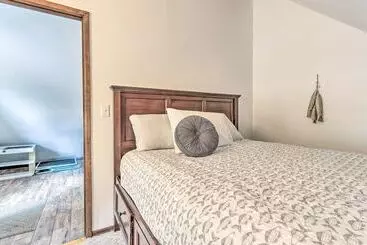 Mökkimajoitus Serene Lake Of The Ozarks Retreat W/ Private Dock!