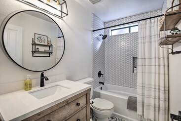 コテージ Stylish Flagstaff Hideaway W/ Hot Tub & Fire Pit!