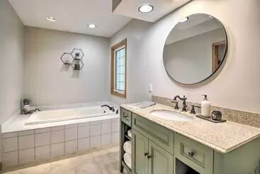 Upscale Family Cottage < 1 Mi To Higgins Lake