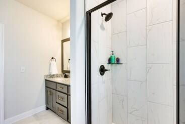 بيت ريفى Biking Haven: Charming Bella Vista Home W/ Games!